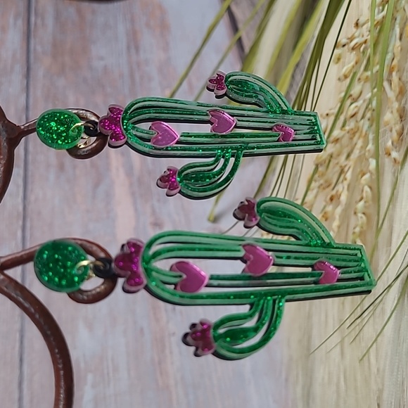 NEW GREEN HEART & CACTUS CLIP-ON EARRINGS - Picture 2 of 7